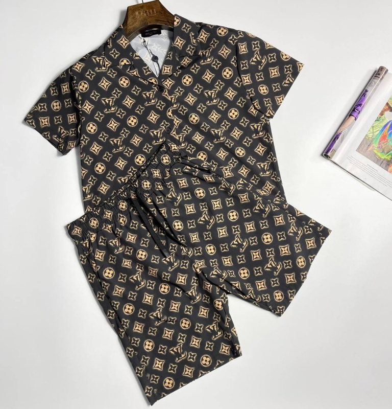 МУЖСКОЙ КОСТЮМ LOUIS VUITTON 