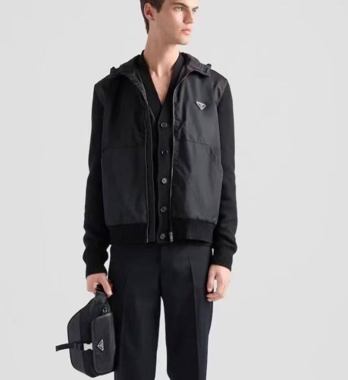 МУЖСКАЯ КУРТКА PRADA 