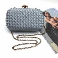 КЛАТЧ BOTTEGA VENETA CHAIN KNOT