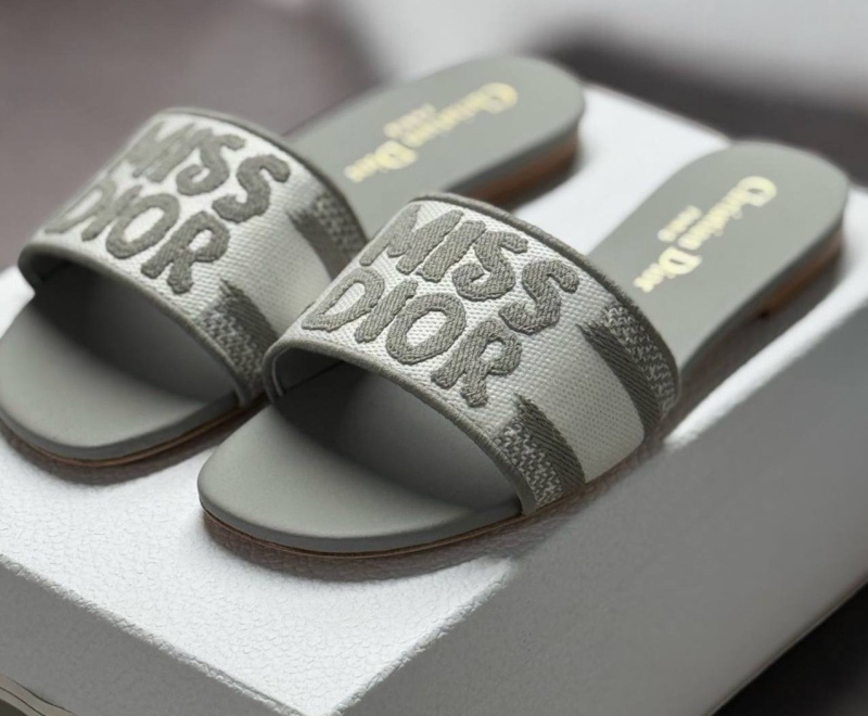 ШЛЕПКИ CHRISTIAN DIOR 