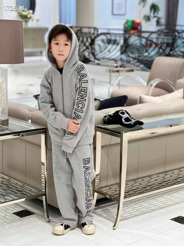 ДЕТСКИЙ КОСТЮМ BALENCIAGA