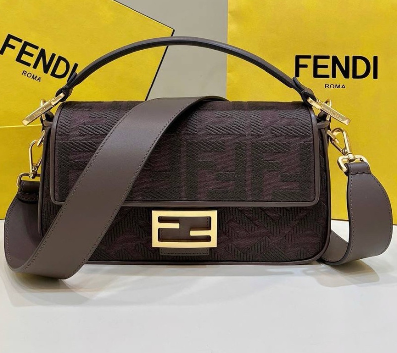 СУМКА FENDI BAGUETTE 