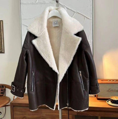 ДУБЛЕНКА TOTEME