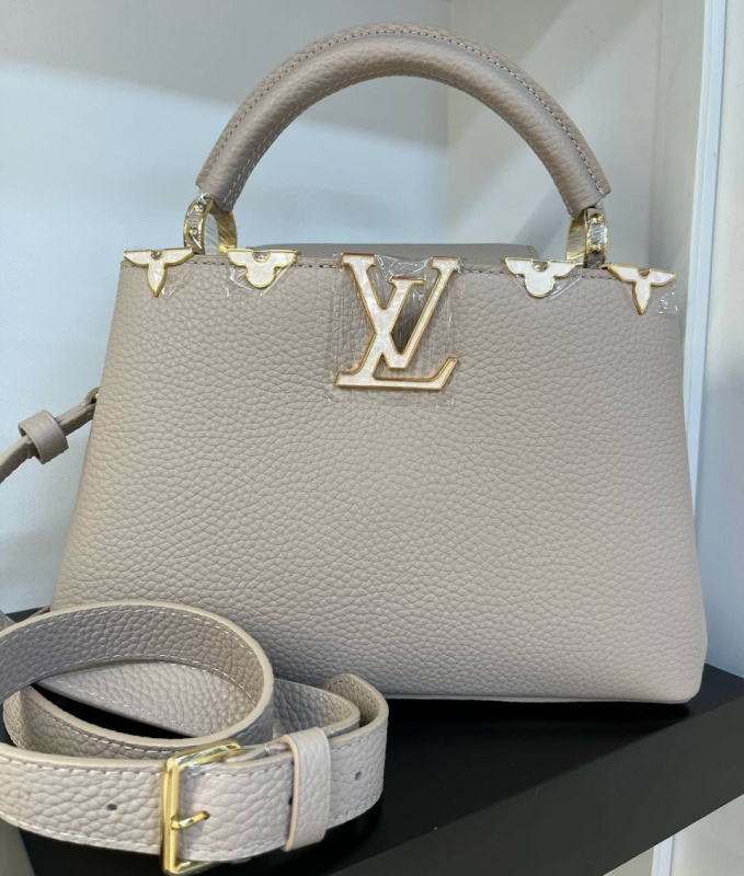 СУМКА LOUIS VUITTON CAPUCINES 