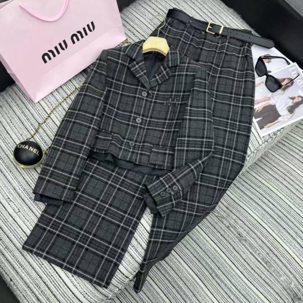 КОСТЮМ MIU MIU  72917 фото анонса