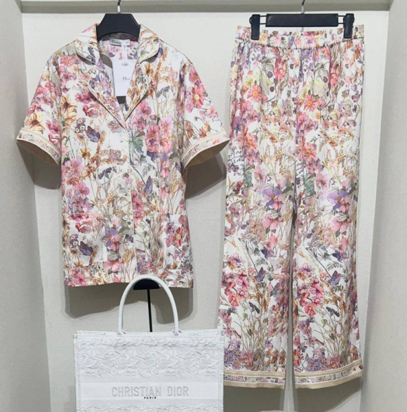 КОСТЮМ CHRISTIAN DIOR 