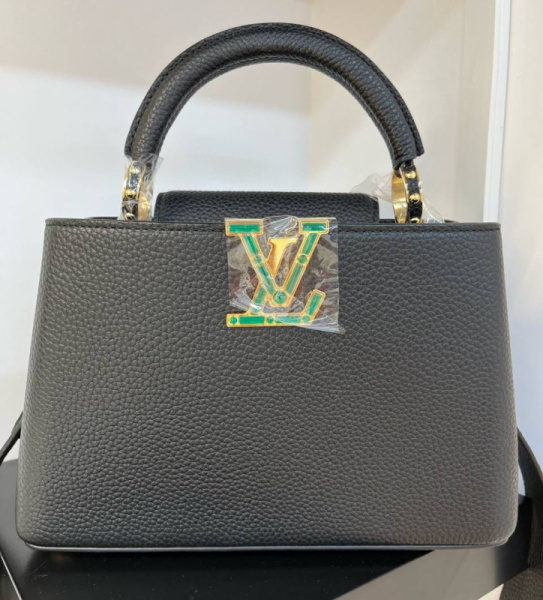 СУМКА LOUIS VUITTON CAPUCINES 