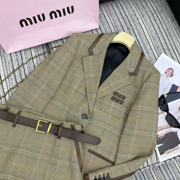 КОСТЮМ MIU MIU  72424 фото анонса