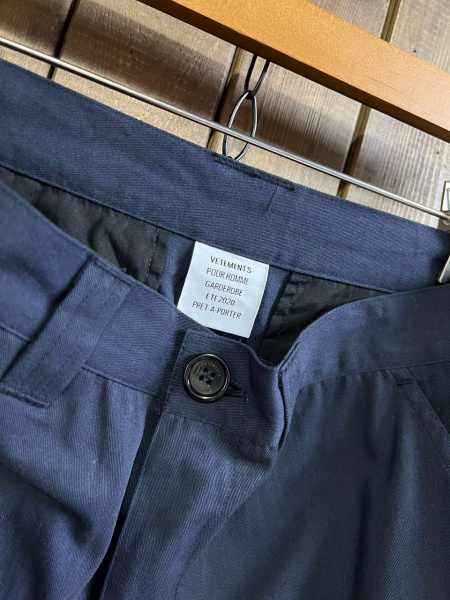 МУЖСКИЕ БРЮКИ VETEMENTS  78334 фото анонса