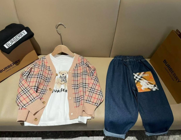 ДЕТСКИЙ КОСТЮМ BURBERRY 