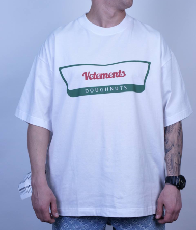 МУЖСКАЯ ФУТБОЛКА VETEMENTS