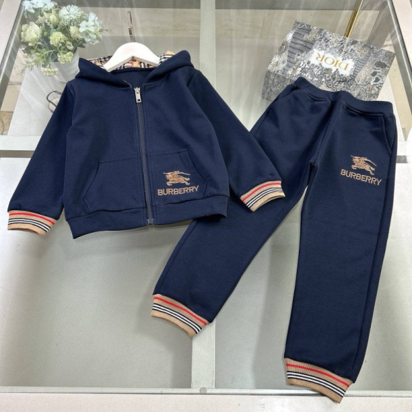 ДЕТСКИЙ КОСТЮМ BURBERRY