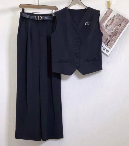 КОСТЮМ CHRISTIAN DIOR 