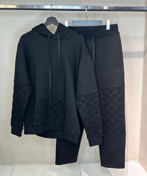 МУЖСКОЙ КОСТЮМ LOUIS VUITTON 