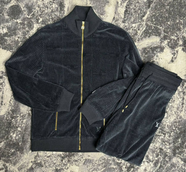 МУЖСКОЙ КОСТЮМ LOUIS VUITTON