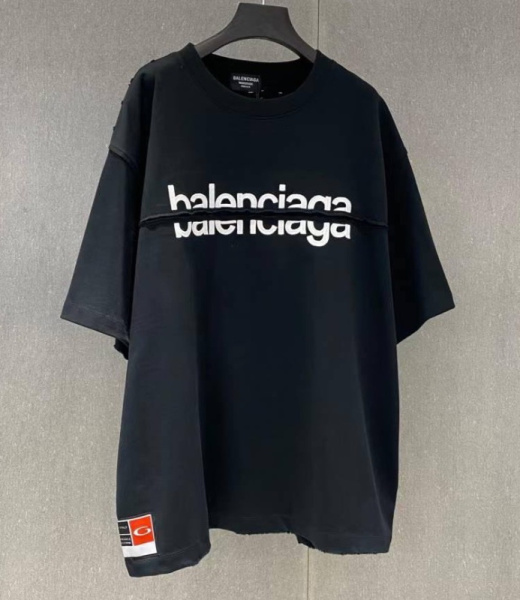 МУЖСКАЯ ФУТБОЛКА BALENCIAGA 