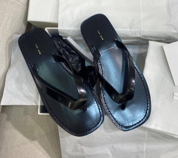 ШЛЕПКИ THE ROW 