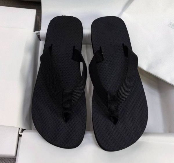 ШЛЕПКИ THE ROW 