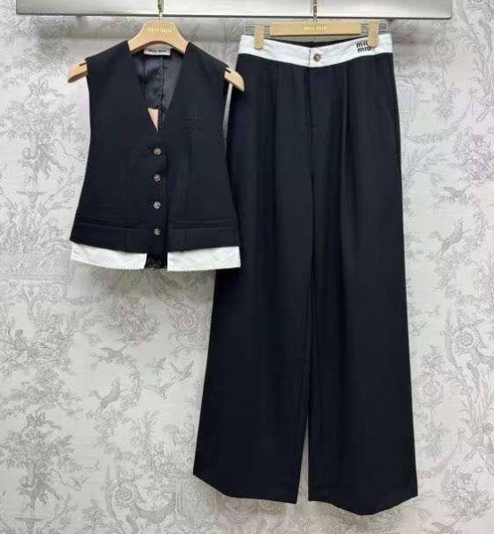 КОСТЮМ MIU MIU 