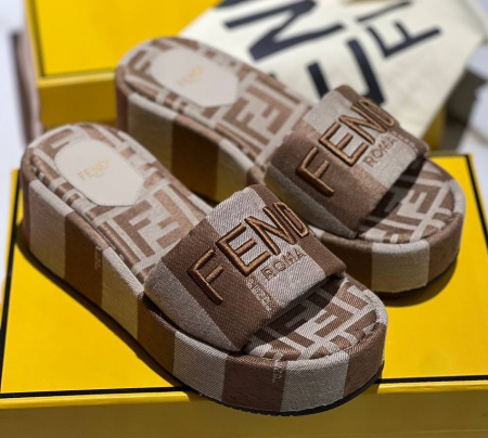 ШЛЕПКИ FENDI 