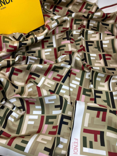 ПЛАТОК FENDI 