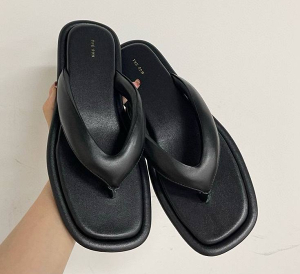 ШЛЕПКИ THE ROW 