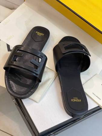 ШЛЕПКИ FENDI 49991 детальное фото товара