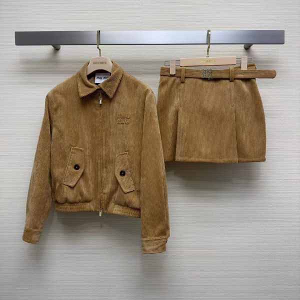 КОСТЮМ MIU MIU  61771 фото анонса