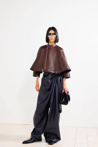 КУРТКА LOEWE  79176 фото анонса