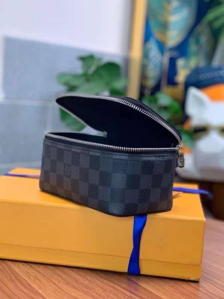 МУЖСКОЙ НЕСЕССЕР КОСМЕТИЧКА LOUIS VUITTON  58480 фото анонса