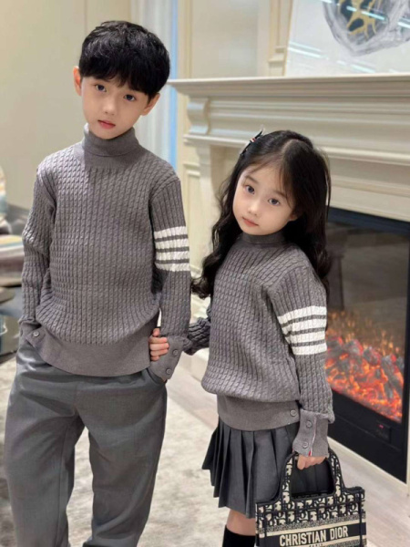 ДЕТСКИЙ СВИТЕР THOM BROWN 