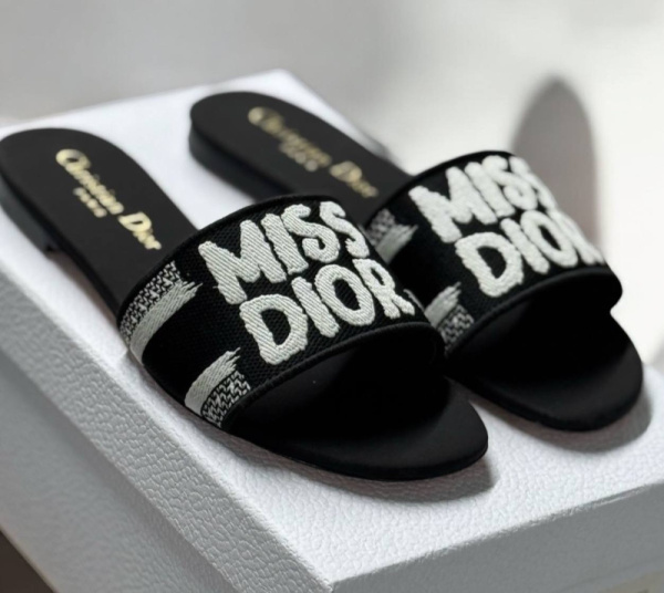 ШЛЕПКИ CHRISTIAN DIOR 