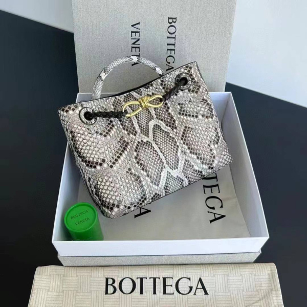 СУМКА BOTTEGA VENETA ANDIAMO SHOULDER BAG PYTHON  72910 фото анонса