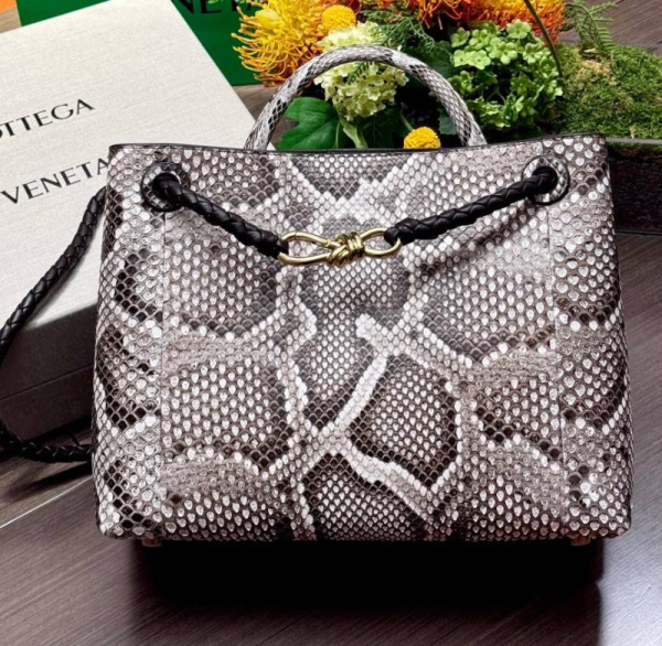СУМКА BOTTEGA VENETA ANDIAMO SHOULDER BAG PYTHON 