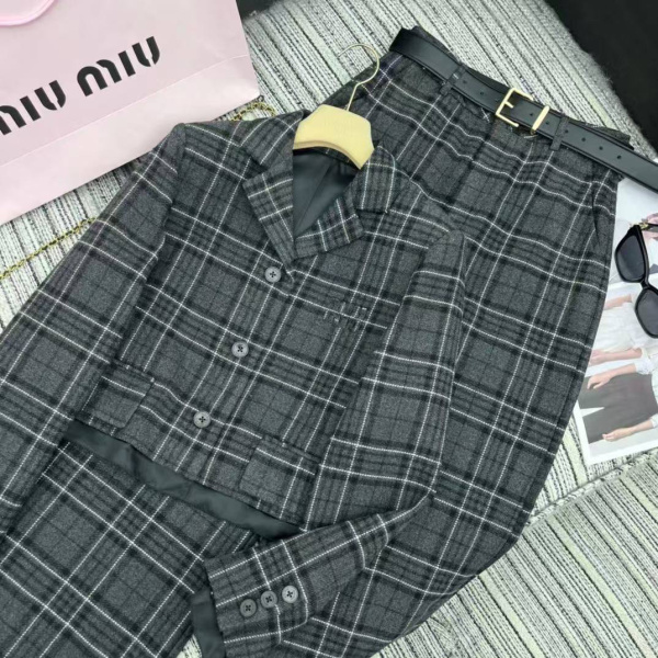 КОСТЮМ MIU MIU  72917 фото анонса