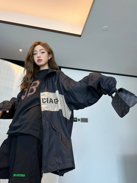 ВЕТРОВКА BALENCIAGA 65840 фото анонса