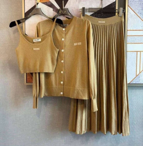 КОСТЮМ MIU MIU 