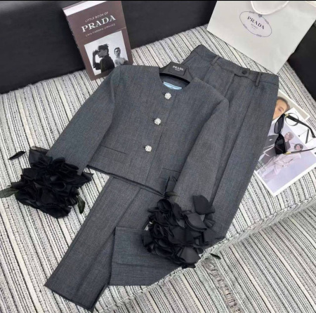 КОСТЮМ PRADA  64167 детальное фото товара