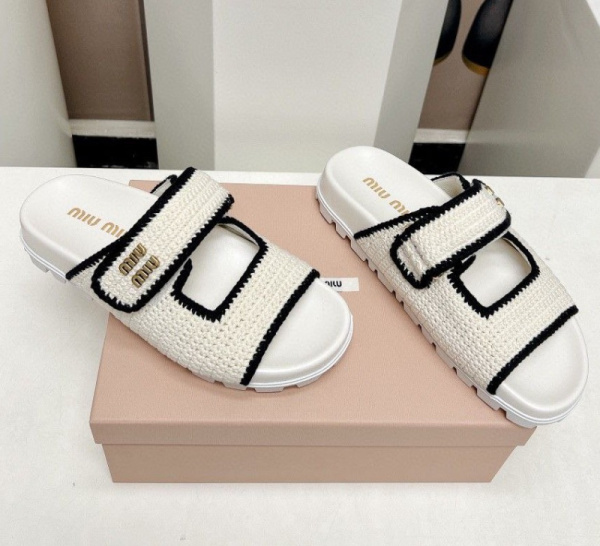 ШЛЕПКИ MIU MIU 