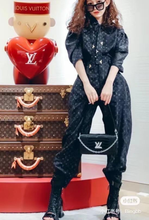 КОСТЮМ LOUIS VUITTON