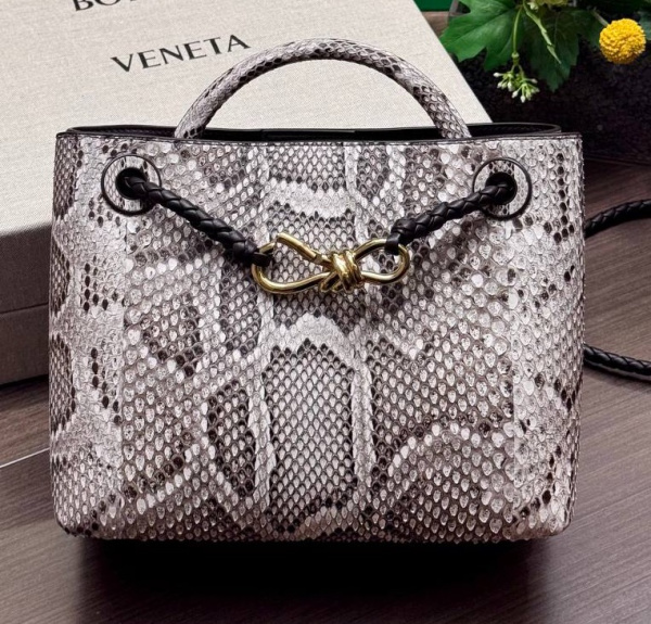 СУМКА BOTTEGA VENETA ANDIAMO SHOULDER BAG PYTHON 
