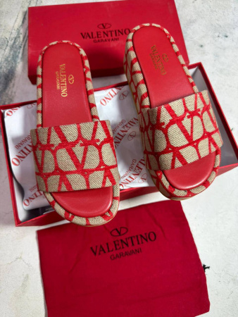 ШЛЕПКИ VALENTINO 