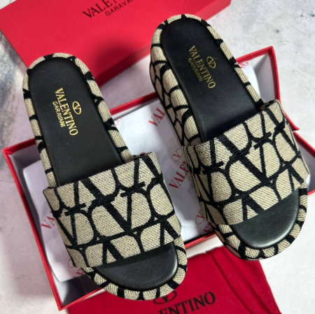 ШЛЕПКИ VALENTINO 