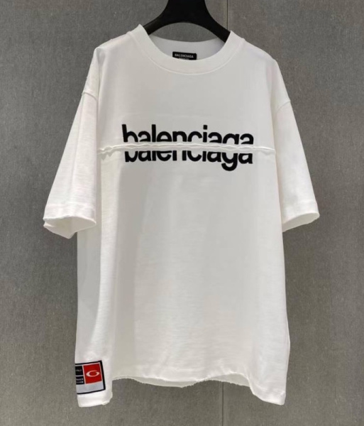 МУЖСКАЯ ФУТБОЛКА BALENCIAGA 