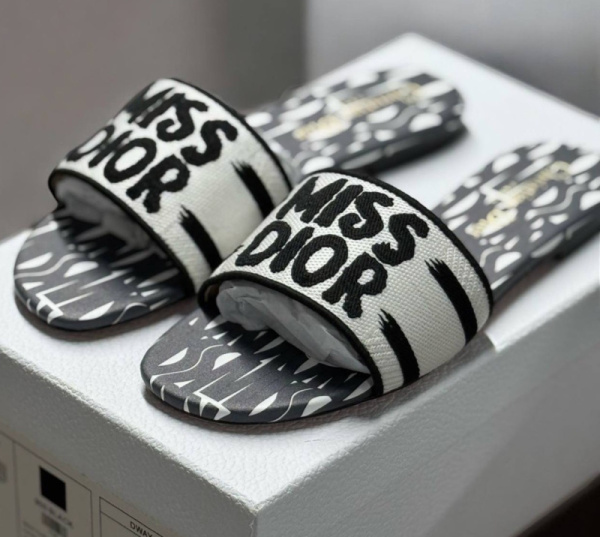 ШЛЕПКИ CHRISTIAN DIOR 