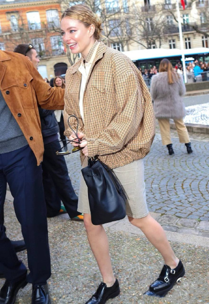 ВЕТРОВКА MIU MIU  70331 фото анонса