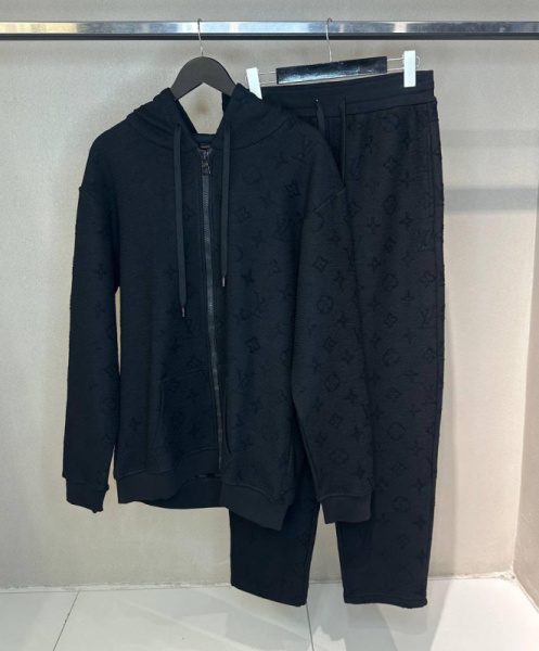 МУЖСКОЙ КОСТЮМ LOUIS VUITTON 