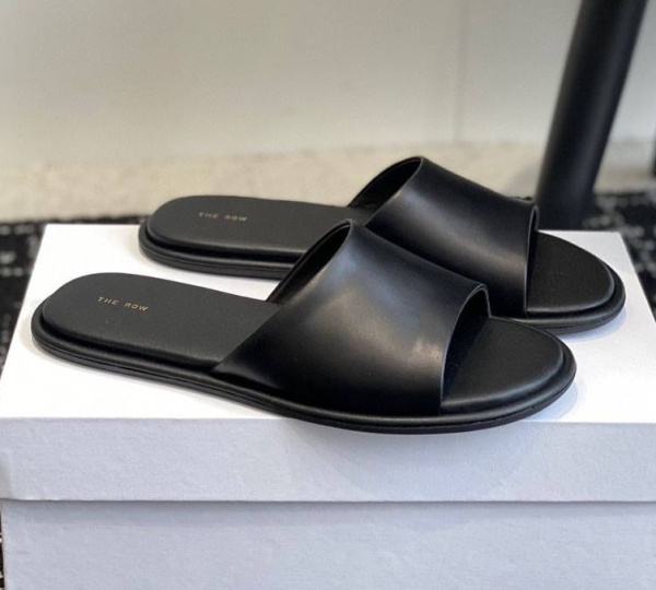 ШЛЕПКИ THE ROW 