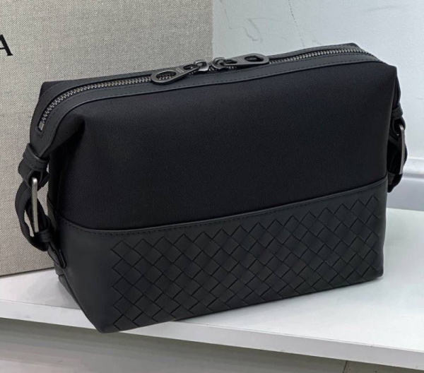 МУЖСКОЙ КЛАТЧ BOTTEGA VENETA 