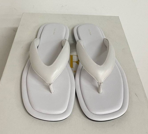 ШЛЕПКИ THE ROW 